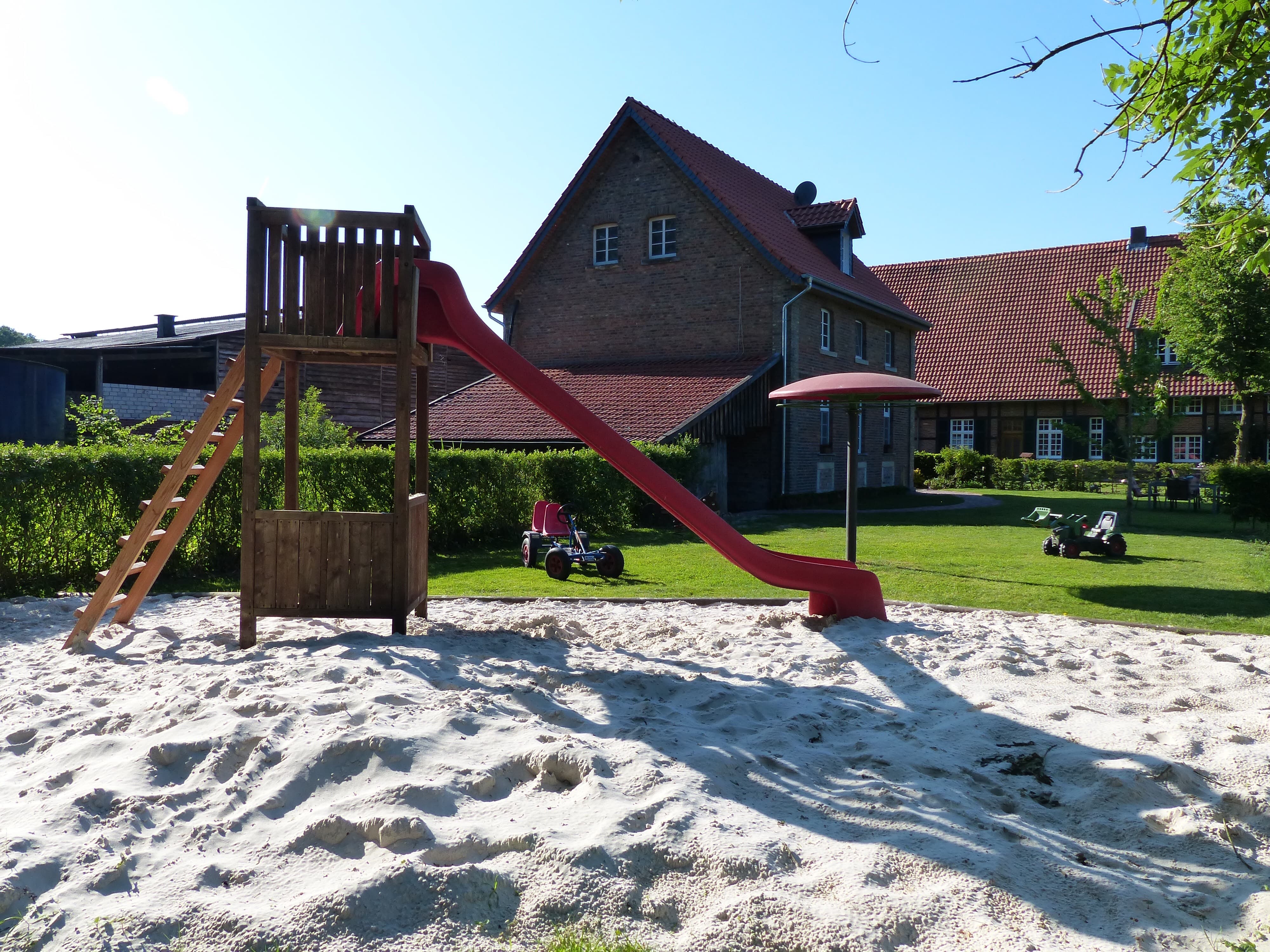 Ferienhof Rotthege in Everswinkel (Kreis Münster) - Urlaub auf dem Land, mit Kindern - Nicht nur als Ferienwohnung sondern auch als Monteurswohnung nutzbar - Kinderspieltplatz